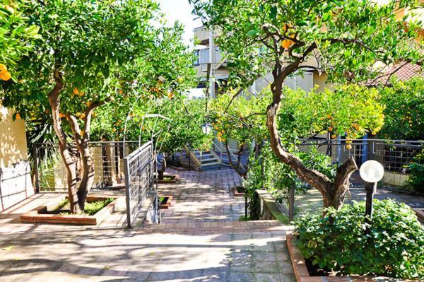 Tk Hotel - Ex Ares San Giovanni La Punta Zewnętrze zdjęcie